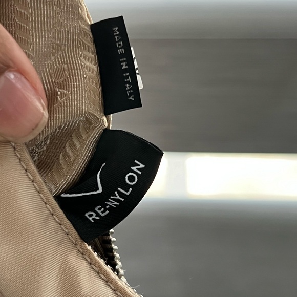 Prada Tessuto Re-Edition 2000 Mini Hobo - Picture 5 of 11